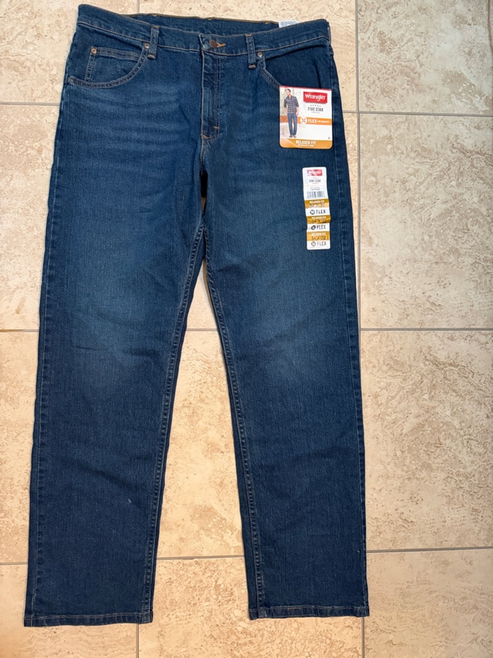 NWT men’s Wrangler Straight Fit Jeans 34x32